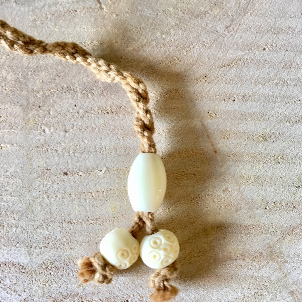 🌴Authentic Hawaiian Shell Carved Necklace🌴 - Picture 5 of 6